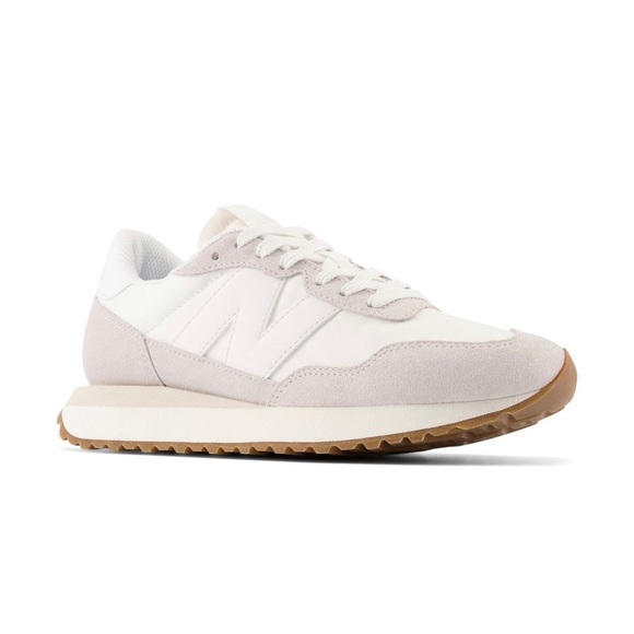 New Balance 237 Women’s 70’s Retro Athletic Running Shoes Sneaker Pale Grey - Picture 3 of 5